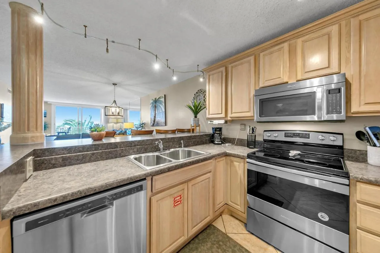 Holiday home Destin On The Gulf 205 - Updated Gulf Front Property With Free Beach Service