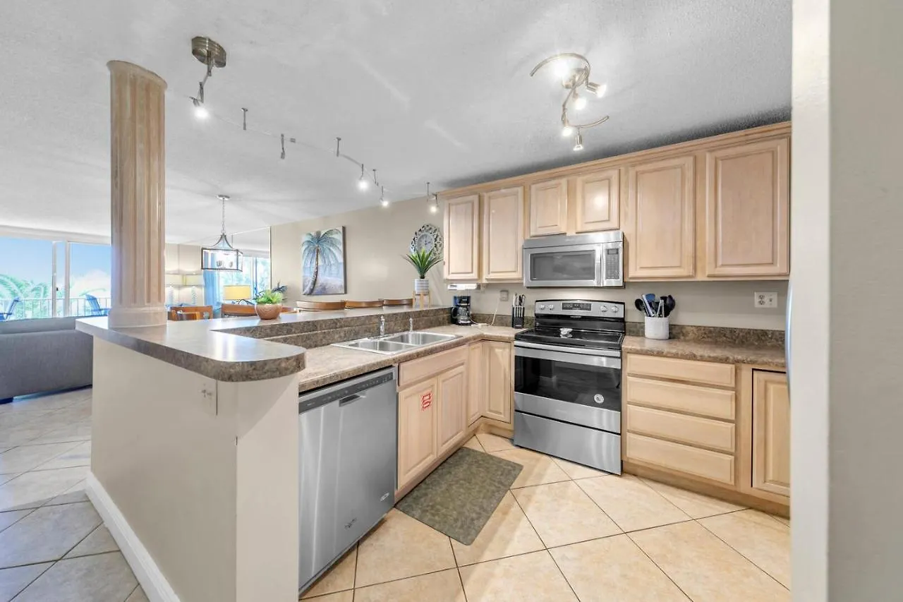 Holiday home Destin On The Gulf 205 - Updated Gulf Front Property With Free Beach Service