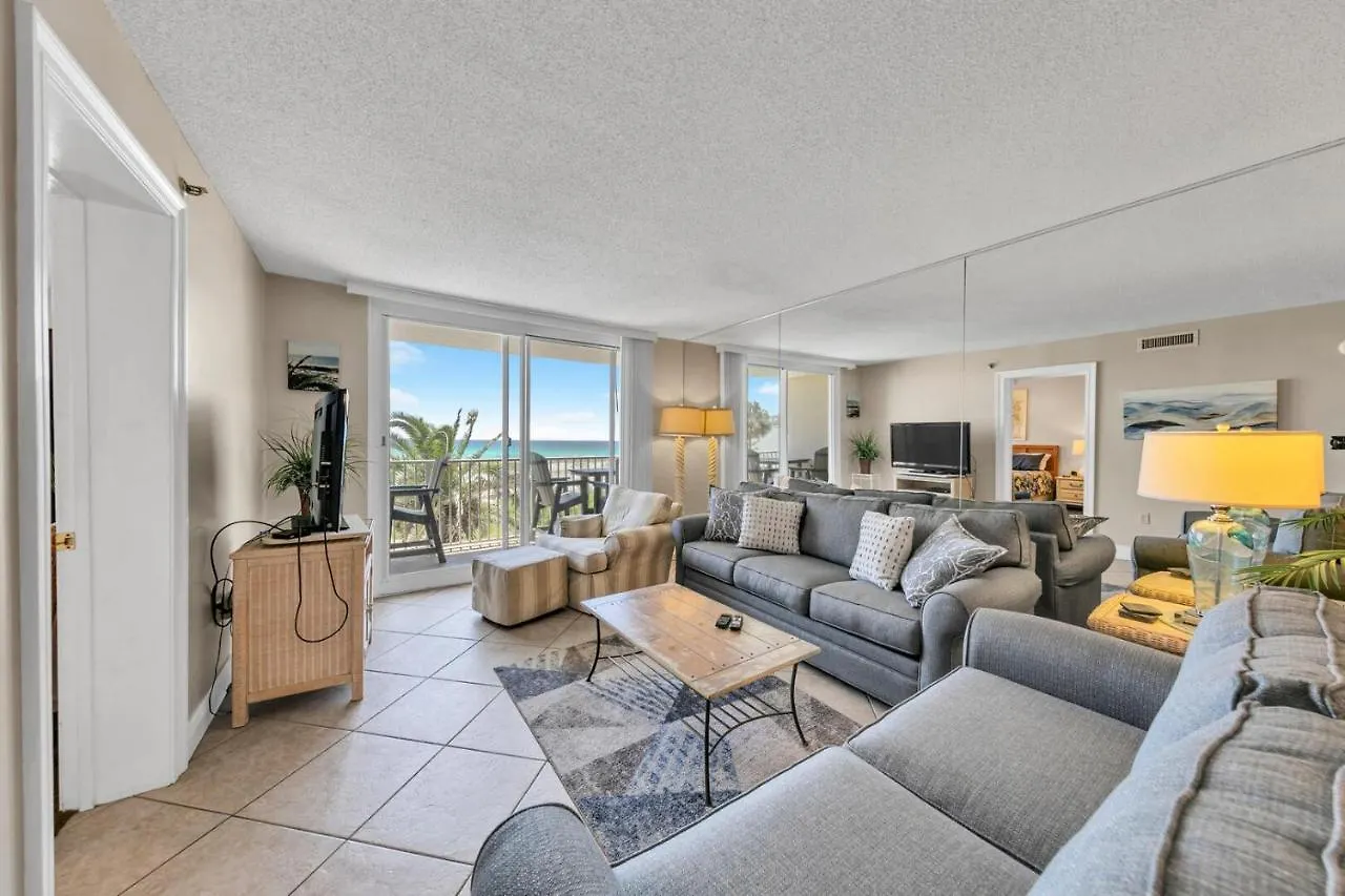 Destin On The Gulf 205 - Updated Gulf Front Property With Free Beach Service Holiday home