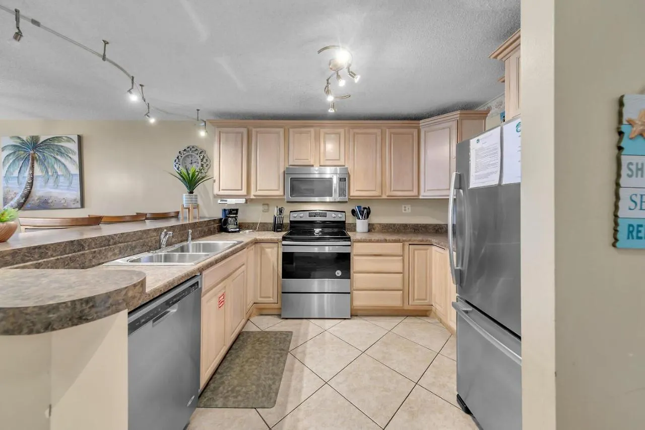 Destin On The Gulf 205 - Updated Gulf Front Property With Free Beach Service 0*,