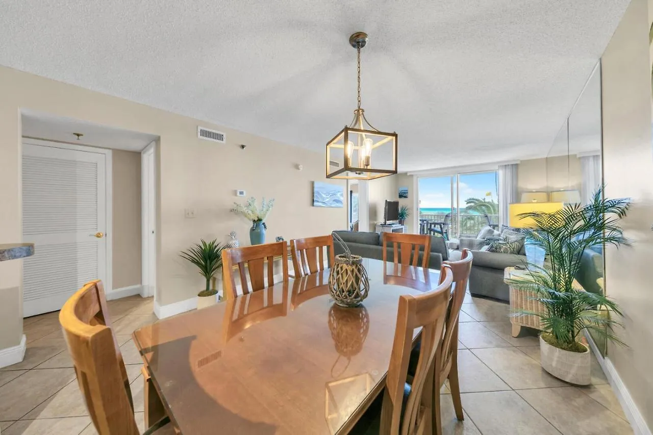Destin On The Gulf 205 - Updated Gulf Front Property With Free Beach Service Holiday home