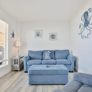 Captain's Quarters At Reef Townhomes Holiday home